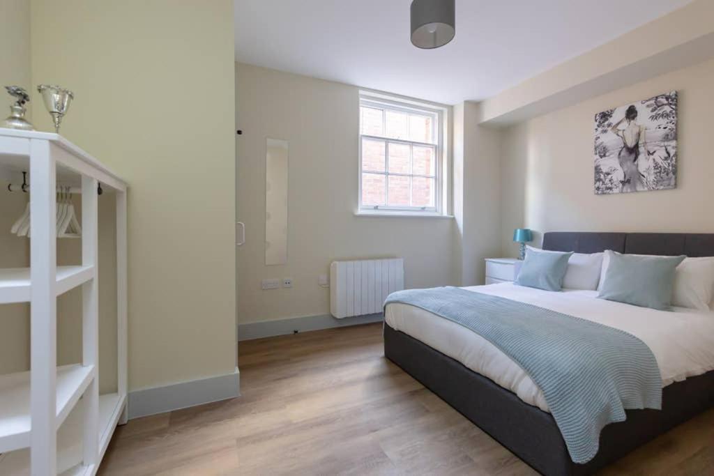 Hereford City Centre - Apartment 4, Isabella House - Modern Apartment In The Heart Of The City - Sleeps 4 Guests - Hosted By Rentmyhouse Exterior photo