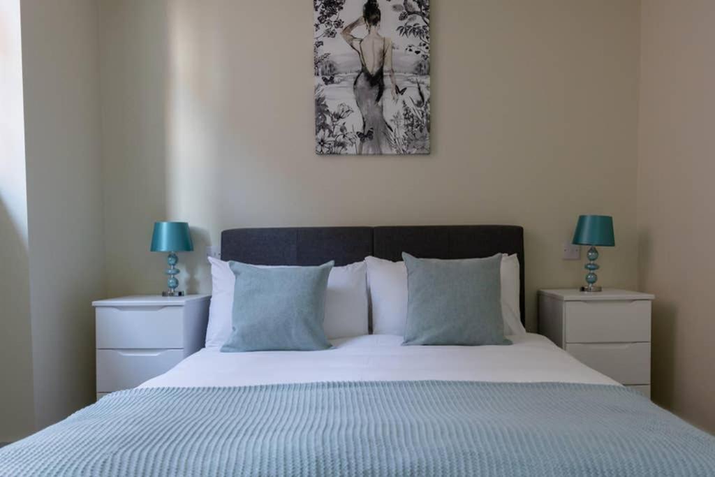 Hereford City Centre - Apartment 4, Isabella House - Modern Apartment In The Heart Of The City - Sleeps 4 Guests - Hosted By Rentmyhouse Exterior photo